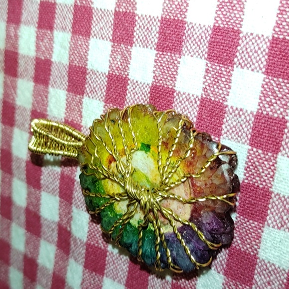 New Rainbow Solar Quartz Pendant - Picture 6 of 6